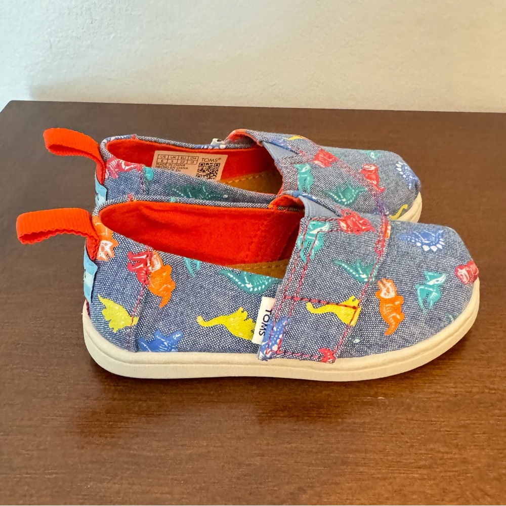 TOMS LIKE NEW Toddler Dinosaur Slip On Alpargatas - Size 6